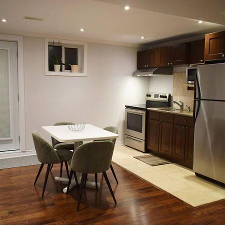 Home Away From Home - Basement Studio Apartment 토론토 외부 사진